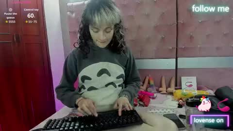  emmili  online show from November 2025 12:41:02 PM