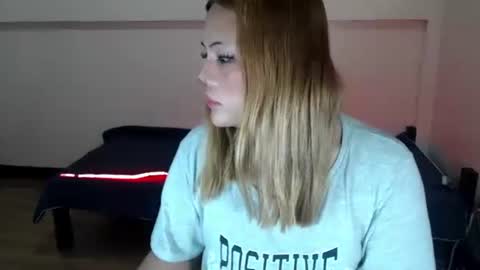 sophia daisy  online show from October 2025 08:48:01 AM