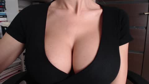 Jen online show from October 2025 05:30:01 AM