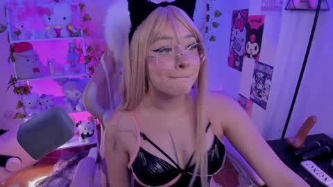 sweet_lilly_sweet online show from May 2026 01:14:02 AM
