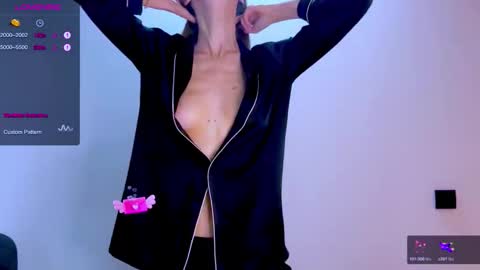 Mia online show from December 2025 10:34:02 AM