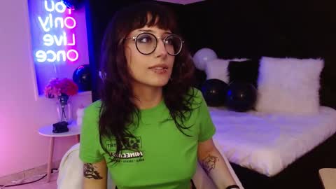 Snapshot of sweet_roxanee chatting on November 2025 04:12:02 AM Roxanee online show from November 2025 04:12:02 AM