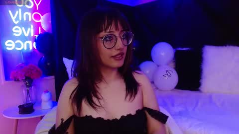 Snapshot of sweet_roxanee chatting on November 2025 06:14:01 AM Roxanee online show from November 2025 06:14:01 AM