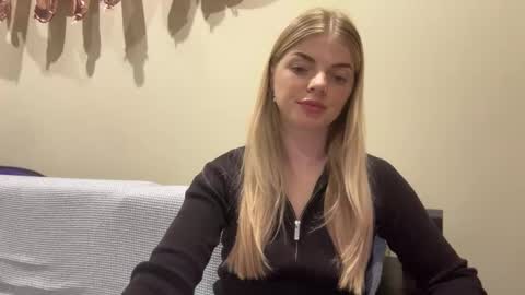 Snapshot of sweet_sinn_ chatting on September 2025 08:21:02 PM Mira online show from September 2025 08:21:02 PM