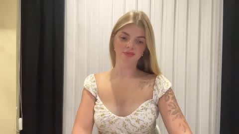 Snapshot of sweet_sinn_ chatting on September 2025 08:31:02 PM Mira online show from September 2025 08:31:02 PM