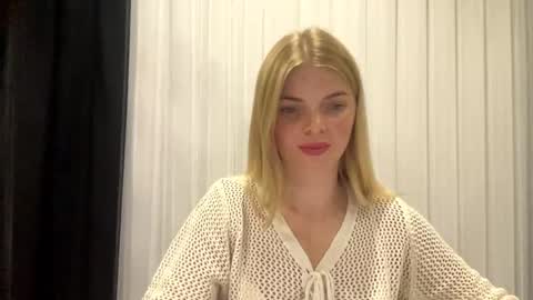 Snapshot of sweet_sinn_ chatting on September 2025 08:34:01 PM Mira online show from September 2025 08:34:01 PM