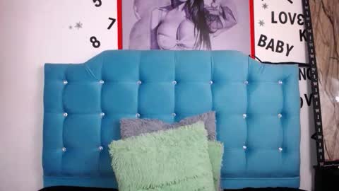 Adriana online show from November 2025 04:19:02 PM