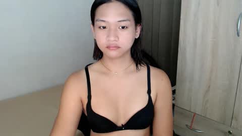 Snapshot of sweet_tenshi chatting on May 2026 11:17:01 AM tenshi online show from May 2026 11:17:01 AM