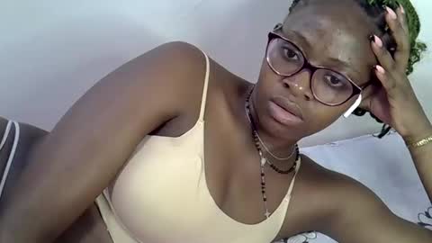 Snapshot of sweet_zarah chatting on May 2026 01:07:01 PM sweet_zarah online show from May 2026 01:07:01 PM