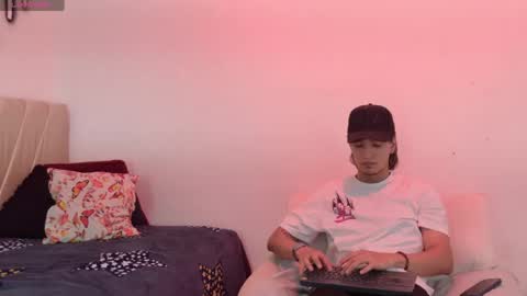 sweetauracouple online show from May 2026 12:32:02 PM