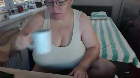 Sweetboobs85h online show from October 2025 09:19:01 AM