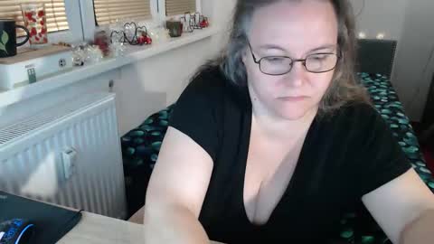 Sweetboobs85h online show from November 2025 08:40:01 PM