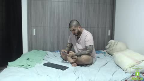 Snapshot of sweetdesires_ chatting on February 2025 12:06:01 AM online show from February 2025 12:06:01 AM