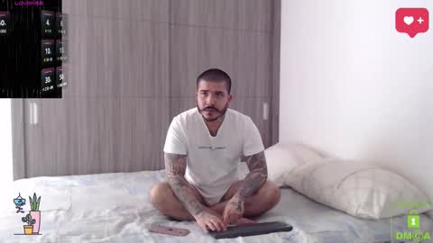 Snapshot of sweetdesires_ chatting on October 2025 04:37:01 PM online show from October 2025 04:37:01 PM