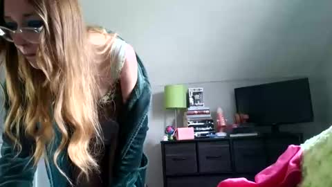 Snapshot of sweetgirlls chatting on May 2026 04:01:02 PM sweetgirlls online show from May 2026 04:01:02 PM