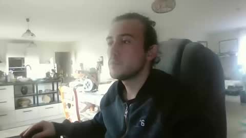 sweetguyss12 online show from December 2025 01:50:02 PM