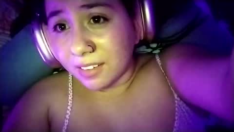 Snapshot of sweetie__annie chatting on February 2025 06:22:02 AM Ana Mara  i cant Make noise My family is here  online show from February 2025 06:22:02 AM