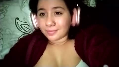 Snapshot of sweetie__annie chatting on February 2025 06:44:02 AM Ana Mara  i cant Make noise My family is here  online show from February 2025 06:44:02 AM