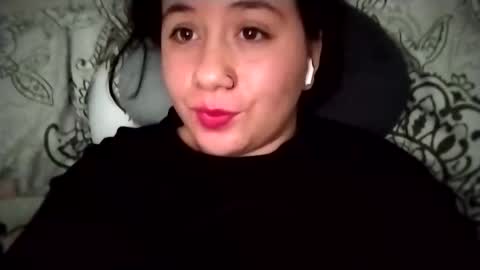Snapshot of sweetie__annie chatting on February 2025 04:28:02 AM Ana Mara  i cant Make noise My family is here  online show from February 2025 04:28:02 AM
