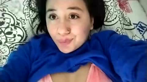 Snapshot of sweetie__annie chatting on February 2025 05:53:01 AM Ana Mara  i cant Make noise My family is here  online show from February 2025 05:53:01 AM