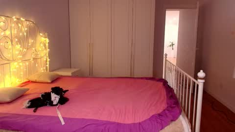 Nabilla online show from December 2025 11:19:01 AM