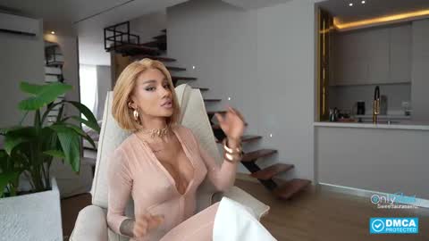 Laura Saenz  Geminis online show from October 2025 03:45:01 PM