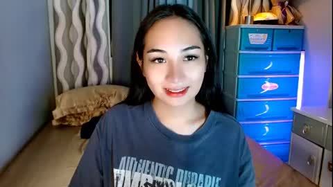 Snapshot of sweetlilly_18 chatting on June 2026 05:57:02 AM Lilly online show from June 2026 05:57:02 AM
