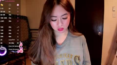 Snapshot of sweetlovepinay04 chatting on July 2026 02:21:01 AM Zoe online show from July 2026 02:21:01 AM