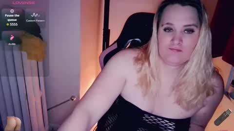 Snapshot of sweetmorgan90 chatting on May 2026 01:23:01 AM SweetMorgan online show from May 2026 01:23:01 AM