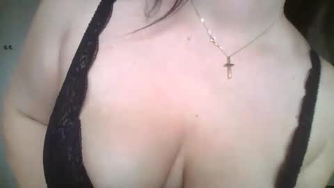 Snapshot of sweetpeach2025 chatting on November 2025 01:45:02 PM sweetpeach2025 online show from November 2025 01:45:02 PM