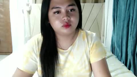 Snapshot of sweetprincess_athena chatting on December 2024 04:20:02 AM Princess Ella online show from December 2024 04:20:02 AM