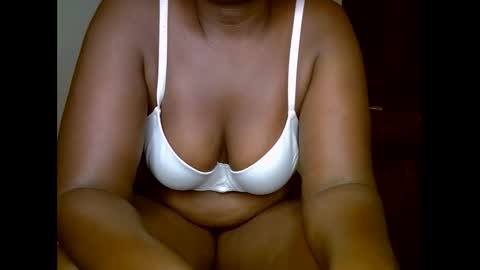 Snapshot of sweetrenne chatting on March 2025 12:33:02 AM sweetrenne online show from March 2025 12:33:02 AM