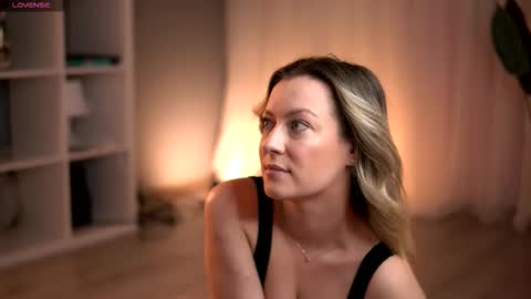 Snapshot of sweetrossie chatting on February 2026 10:25:02 PM Rose online show from February 2026 10:25:02 PM