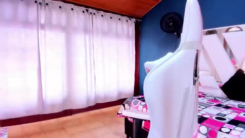 Snapshot of sweettyalondra chatting on March 2025 06:54:01 PM ALONDRA online show from March 2025 06:54:01 PM