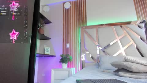 sweetviolet___ online show from February 2025 02:14:02 PM