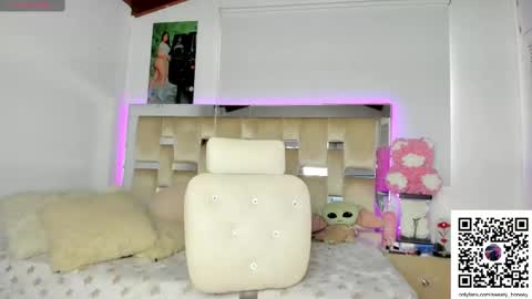  independent model  online show from March 2025 06:48:01 PM