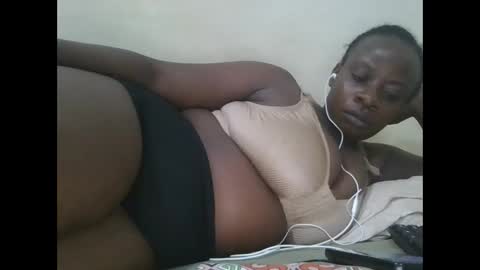 sweetyass25 online show from September 2025 06:18:02 PM