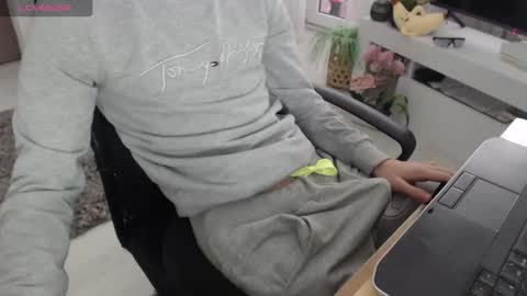 SwetLittleBoy4u online show from January 2026 10:52:01 AM