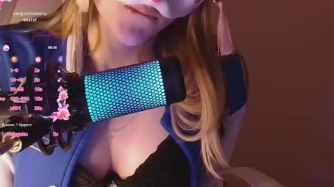 Snapshot of sydney_max chatting on September 2025 03:32:02 AM Milena online show from September 2025 03:32:02 AM