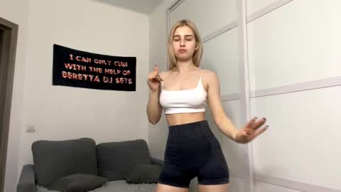 Snapshot of sydneyhackathorn chatting on January 2026 05:18:02 PM Mona online show from January 2026 05:18:02 PM