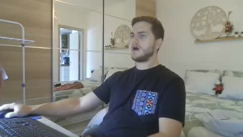 Snapshot of syl092 chatting on October 2025 09:12:01 AM syl092 online show from October 2025 09:12:01 AM