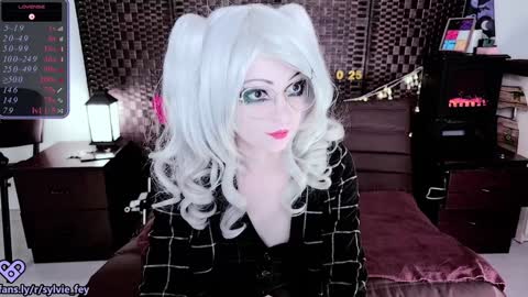 Snapshot of sylvie_fey chatting on January 2025 01:53:02 AM Sylvie online show from January 2025 01:53:02 AM