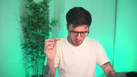 t0ny_wylie online show from November 2025 10:12:02 AM