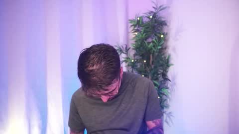 t0ny_wylie online show from February 2026 06:22:02 PM