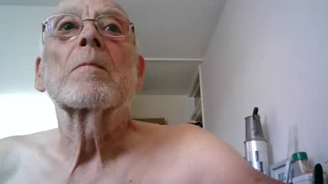Snapshot of t11gger2 chatting on August 2026 06:43:02 PM James online show from August 2026 06:43:02 PM