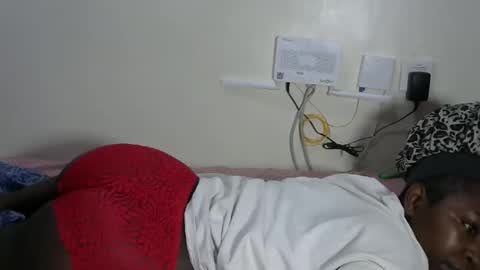 Snapshot of t_rexgirlly1 chatting on October 2025 12:22:01 AM Tray online show from October 2025 12:22:01 AM