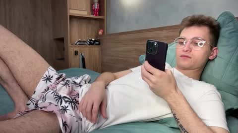 Snapshot of tai_fun chatting on February 2026 01:05:02 PM Alex online show from February 2026 01:05:02 PM