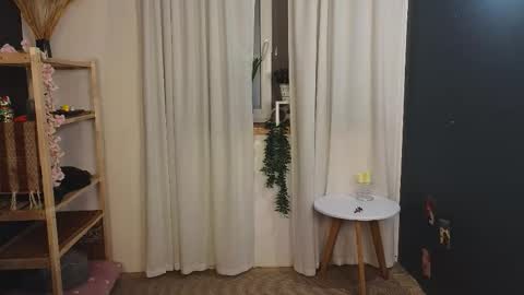 Lizzy online show from November 2025 05:12:01 PM