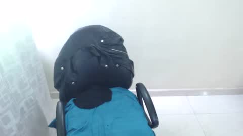 Snapshot of taissa_farmigga_vera chatting on February 2026 03:22:01 PM Juli online show from February 2026 03:22:01 PM