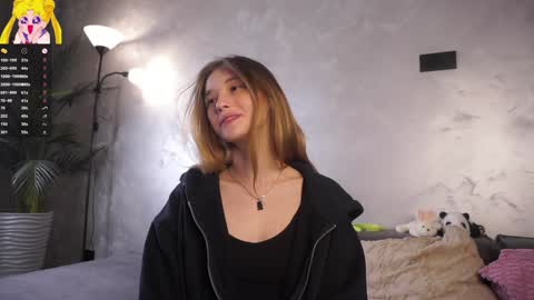 Mia online show from March 2026 02:01:02 AM